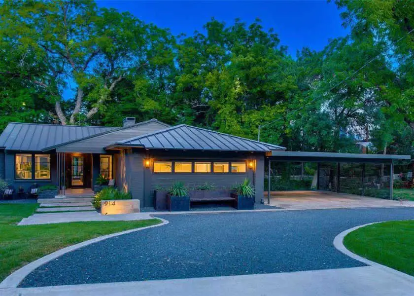 Carport Minimalis Samping Rumah untuk Lahan Memanjang